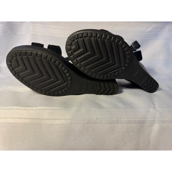 Crocs Women’s 7 Black Platform Strappy Sandals Comfort Wedge Slingback - Picture 6 of 7